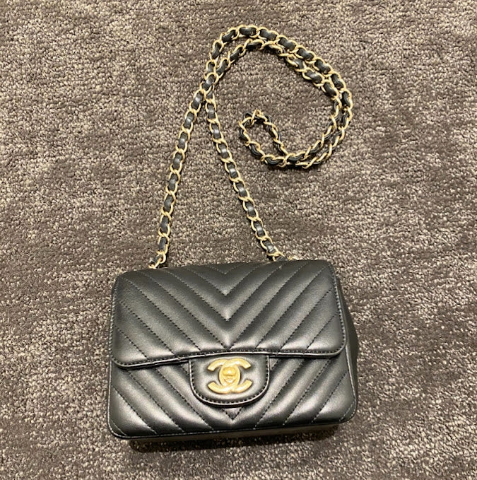 CHANEL ミニマトラッセ18 Vステッチ チェーンショルダーバッグ – co&co