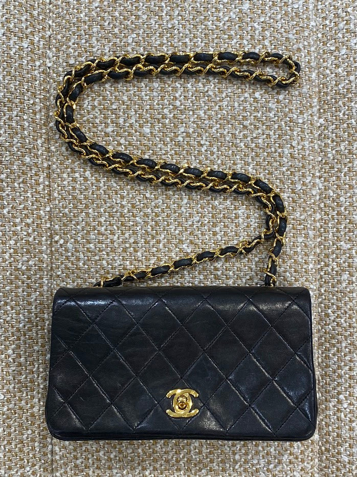 CHANEL マトラッセ チェーンショルダーバック – co&co
