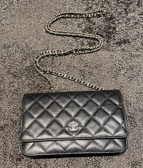 CHANEL チェーンウォレット キャビアスキン – co&co CHANEL チェーンウォレット キャビアスキン – co&co