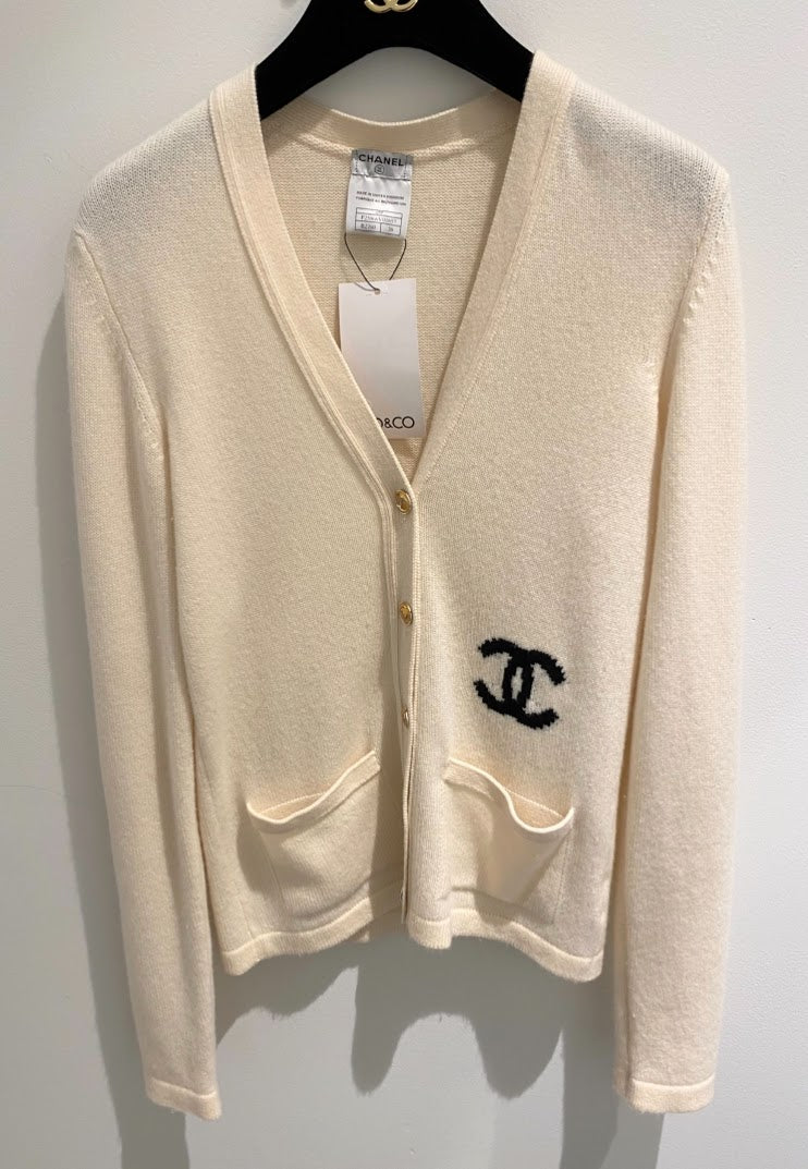 CHANEL　シャネル　カーディガン　ココボタン　ココマーク CHANEL シャネル カーディガン カメリアボタン フーディ ココ