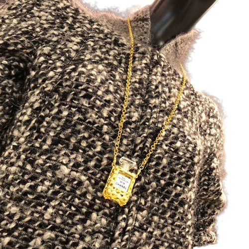 シャネル 香水ネックレス N°19 – co&co シャネル 香水ネックレス N°19 – co&co