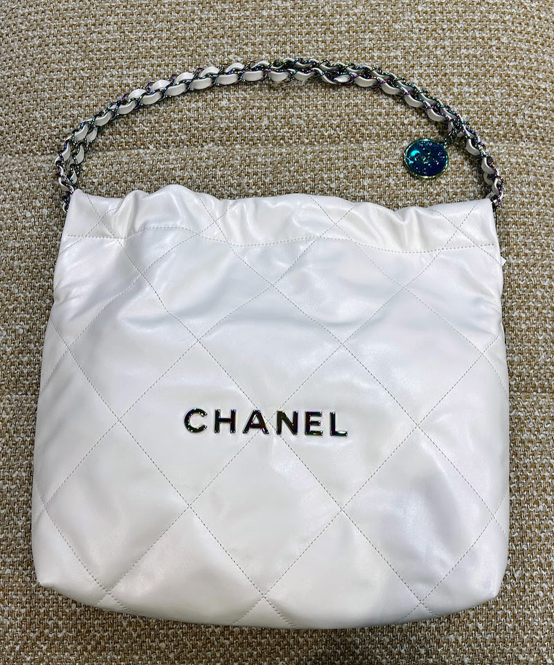 CHANEL 22スモールハンドバック
