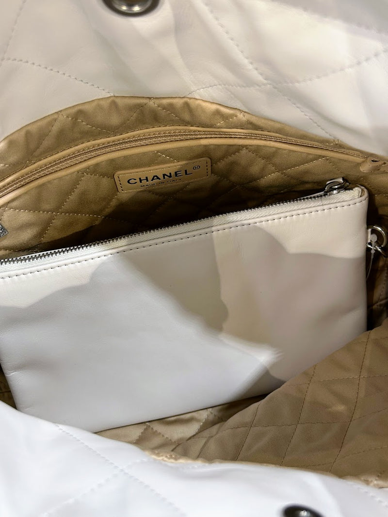 CHANEL 22スモールハンドバック