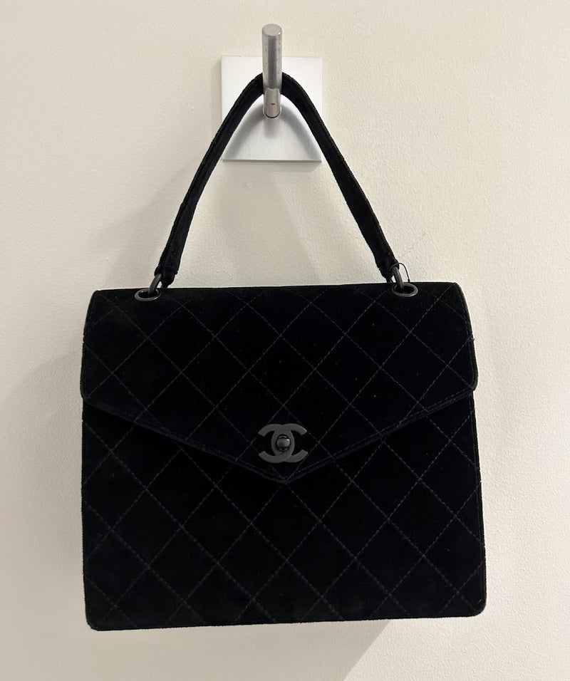 【アイコニックな存在感】CHANEL チェーンバックル ベロアベルト CHANEL - シャネル ベルトの通販 by aibu e shop｜シャネルなら