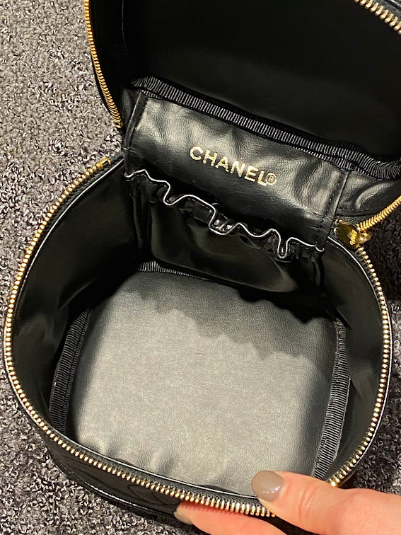 CHANEL ココマークバニティバッグ キャビアスキン – co&co
