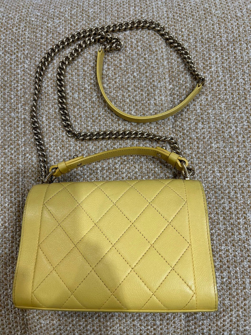 CHANELマトラッセチェーンショルダーバッグ