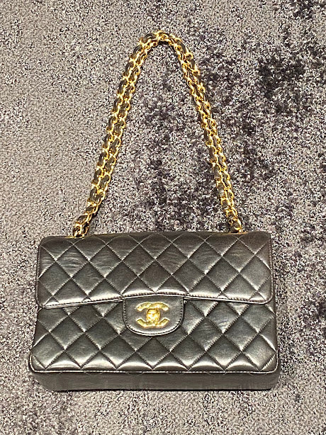 CHANEL ダブルフラップチェーンショルダーバッグ