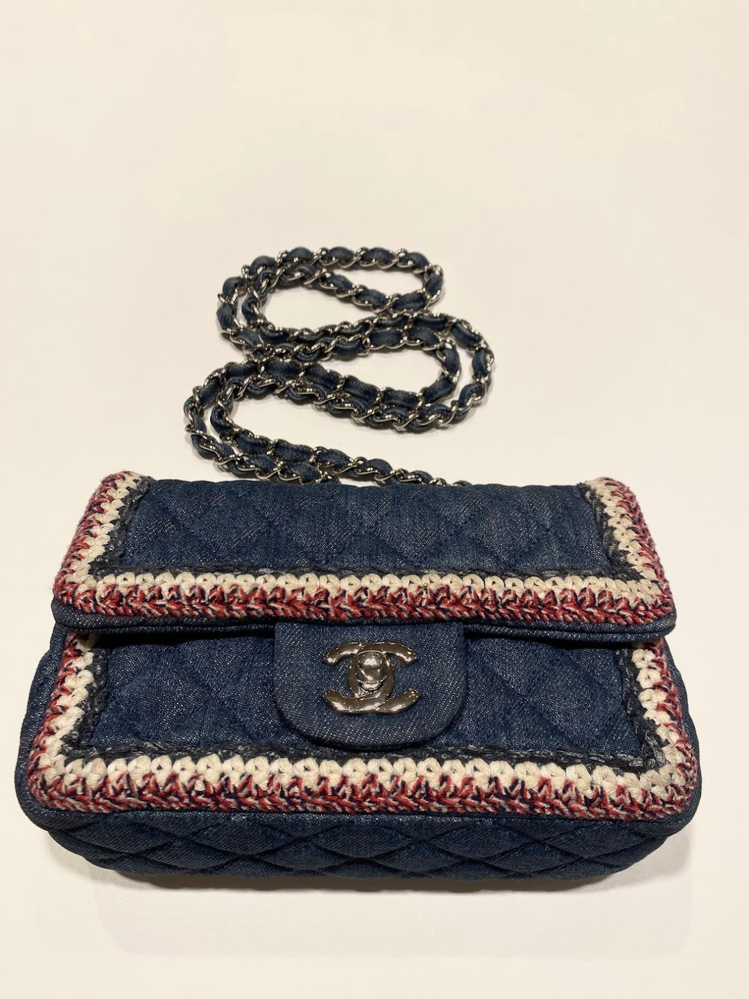 CHANEL チェーンショルダーバッグ デニム – co&co CHANEL チェーンショルダーバッグ デニム – co&co