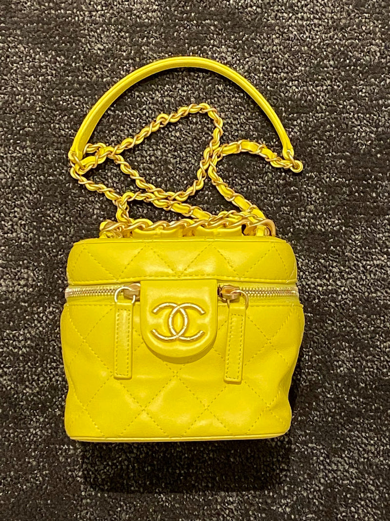 CHANEL チェーンショルダーバッグ イエロー