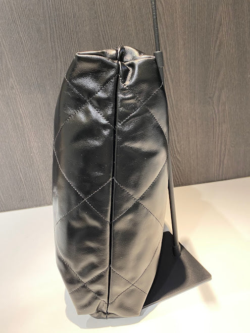 CHANEL ショルダーバッグ ２２
