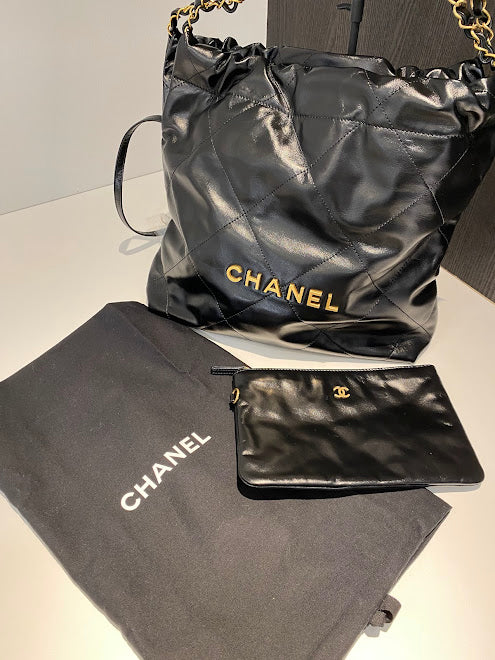 CHANEL ショルダーバッグ ２２