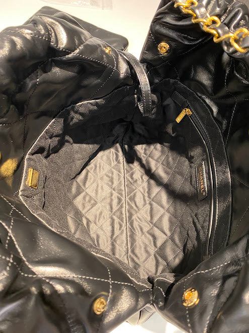 CHANEL ショルダーバッグ ２２