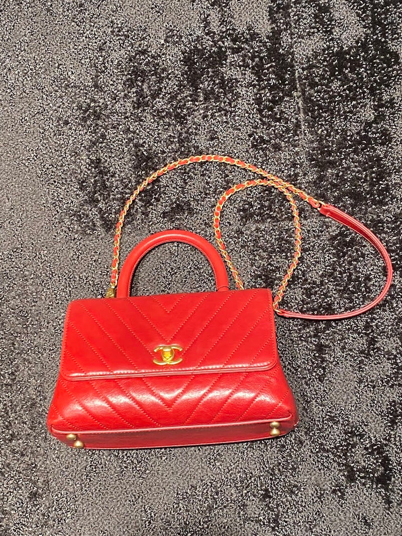 CHANEL ココハンドル2WAY Vステッチショルダーバッグ