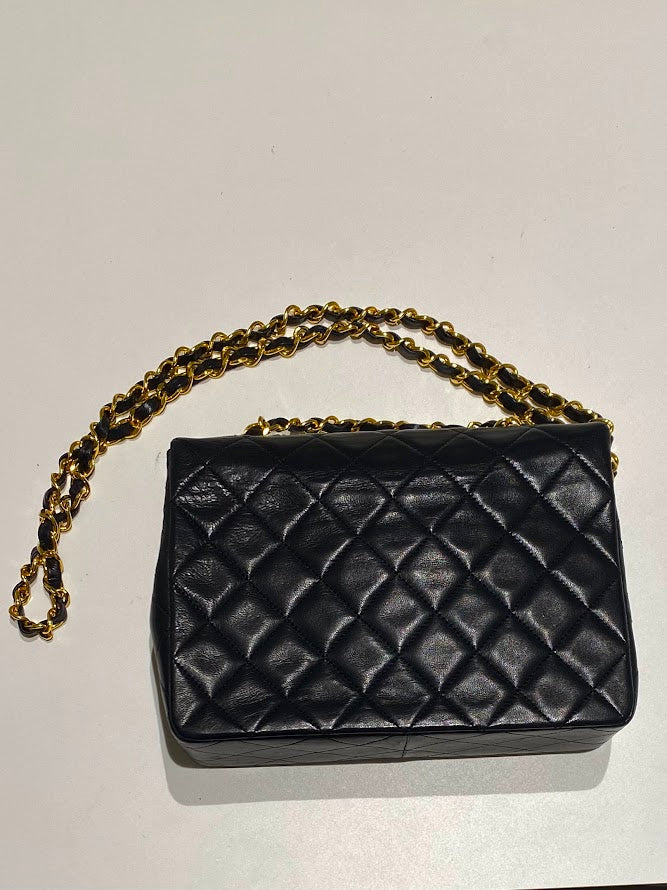 CHANEL マトラッセ　チェーンショルダーバッグ