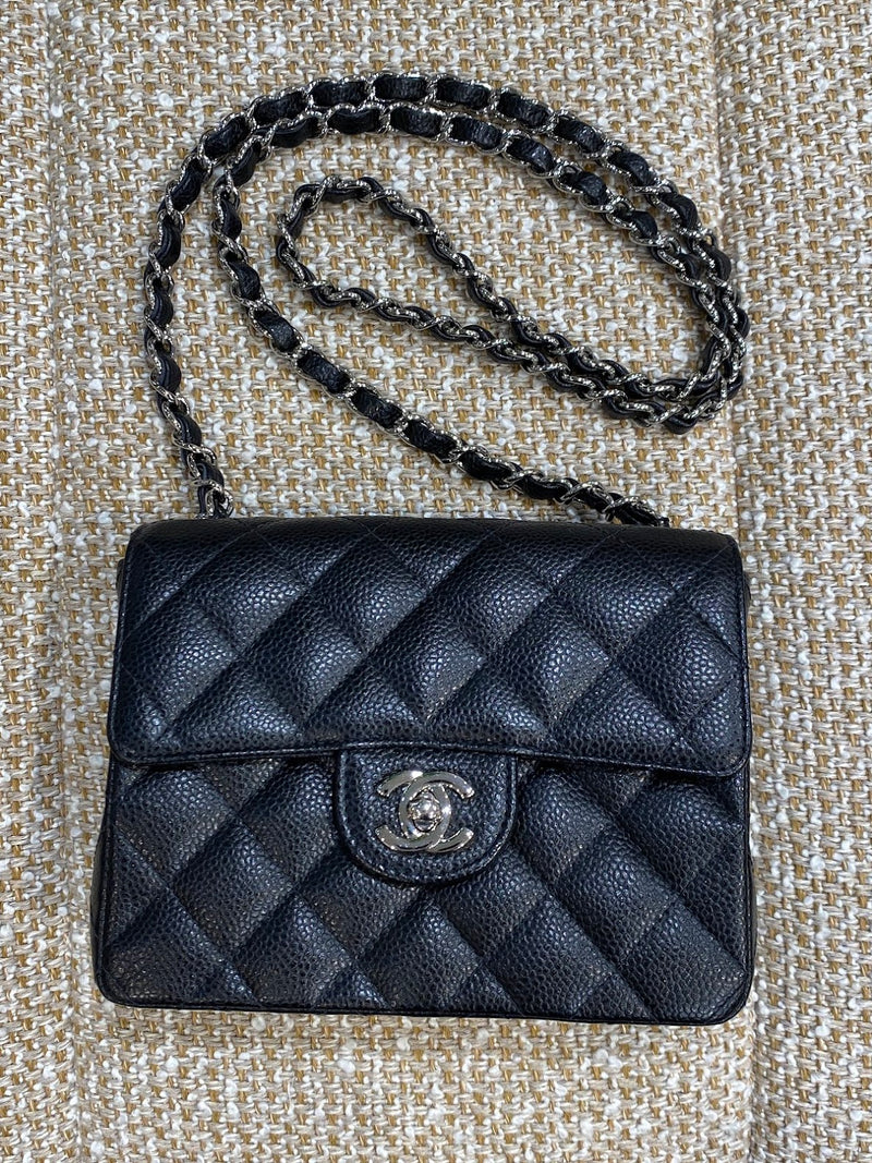 CHANEL ミニマトラッセ ショルダーバッグ キャビアスキン