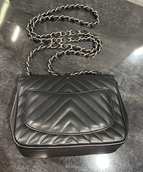 CHANEL ミニマトラッセ ラムスキン Ⅴステッチ