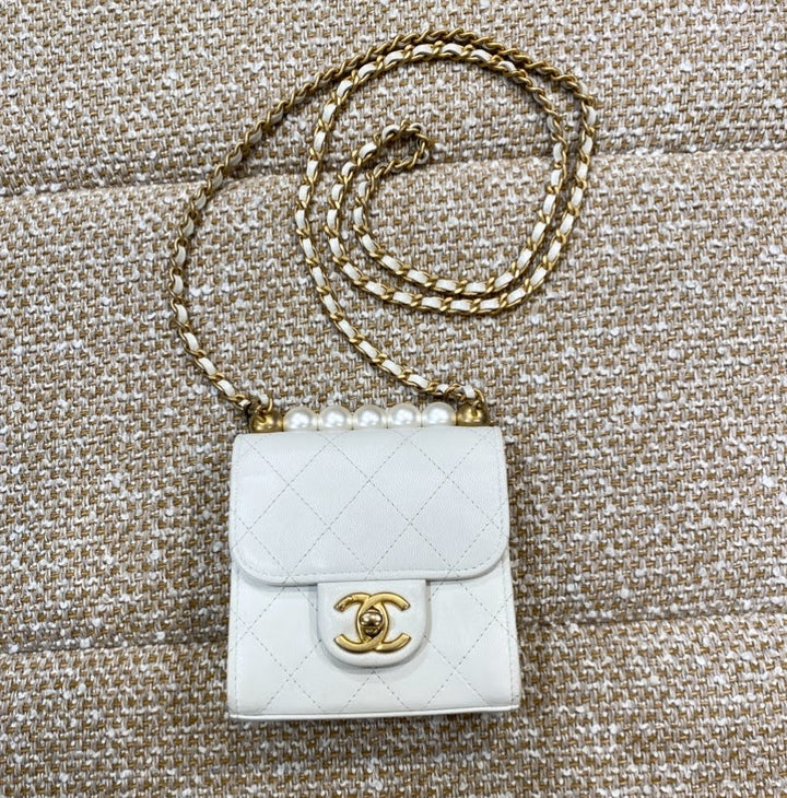 【パールがアクセントに☆】CHANEL ショルダーバッグ パールがアクセント♡】CHANEL チェーンクラッチバッグ (CHANEL