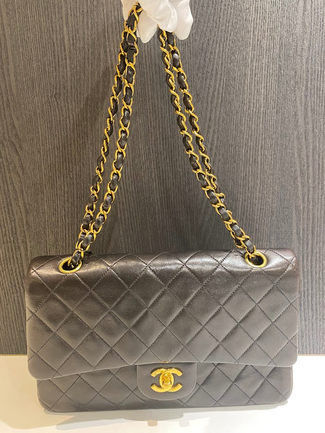 CHANEL　マトラッセWフラップWチェーンショルダーバッグラムスキン
