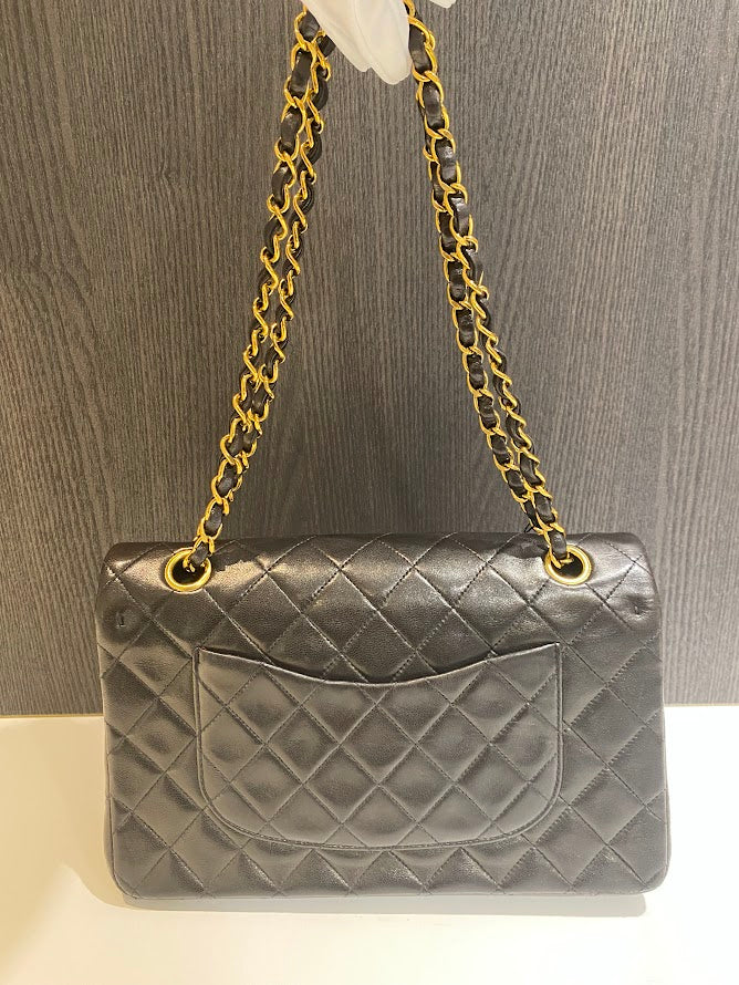 CHANEL　マトラッセWフラップWチェーンショルダーバッグラムスキン