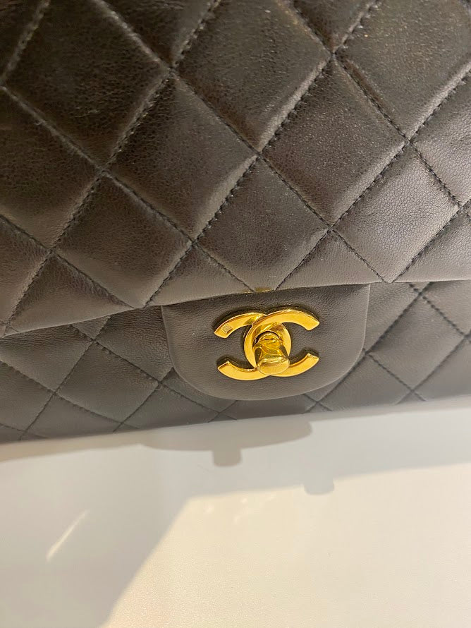 CHANEL　マトラッセWフラップWチェーンショルダーバッグラムスキン
