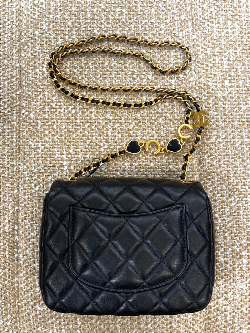 CHANEL ミニマトラッセフラップチェーンバッグ