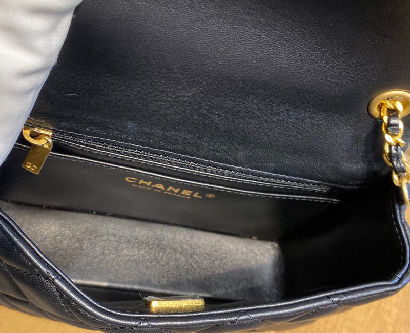 CHANEL ミニマトラッセフラップチェーンバッグ