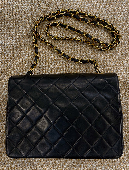 CHANEL マトラッセ チェーンショルダーバッグ