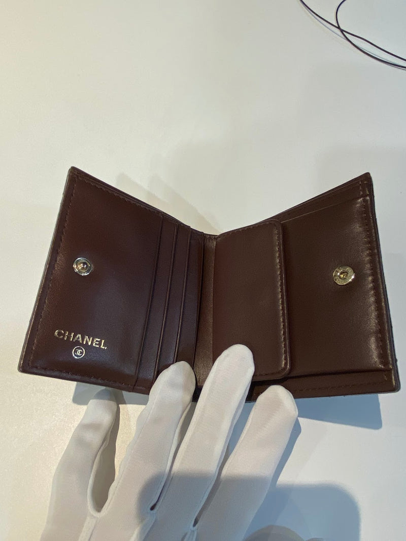 CHANEL クラシック スモールマトラッセ 二つ折り財布