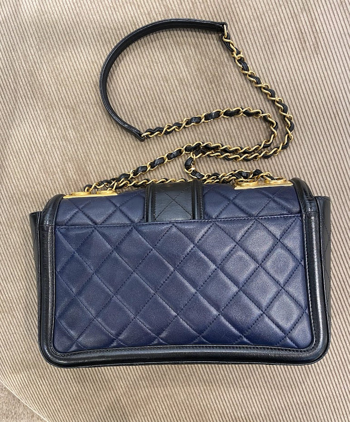 ころんと可愛い名品【CHANEL】ショルダーバッグ 楽天市場】CHANEL シャネル ショルダーバッグ MATELASSE