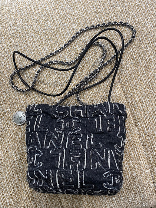 CHANEL 22 ブラックデニムショルダーバック
