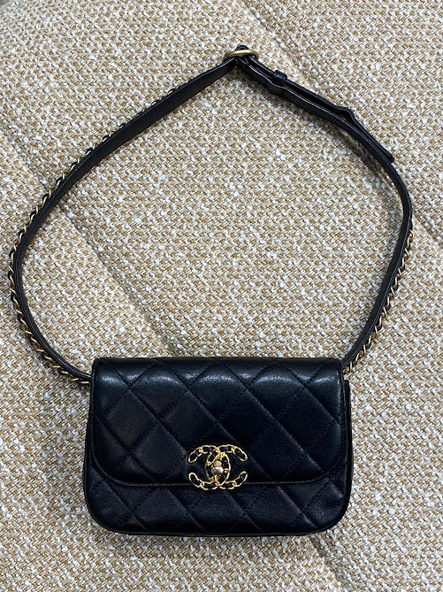 CHANEL トップハンドル　フラップバック