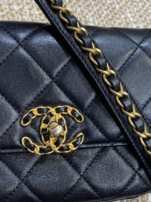 CHANEL トップハンドル　フラップバック