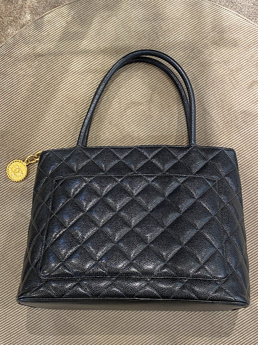 CHANEL キャビアスキントートバッグ