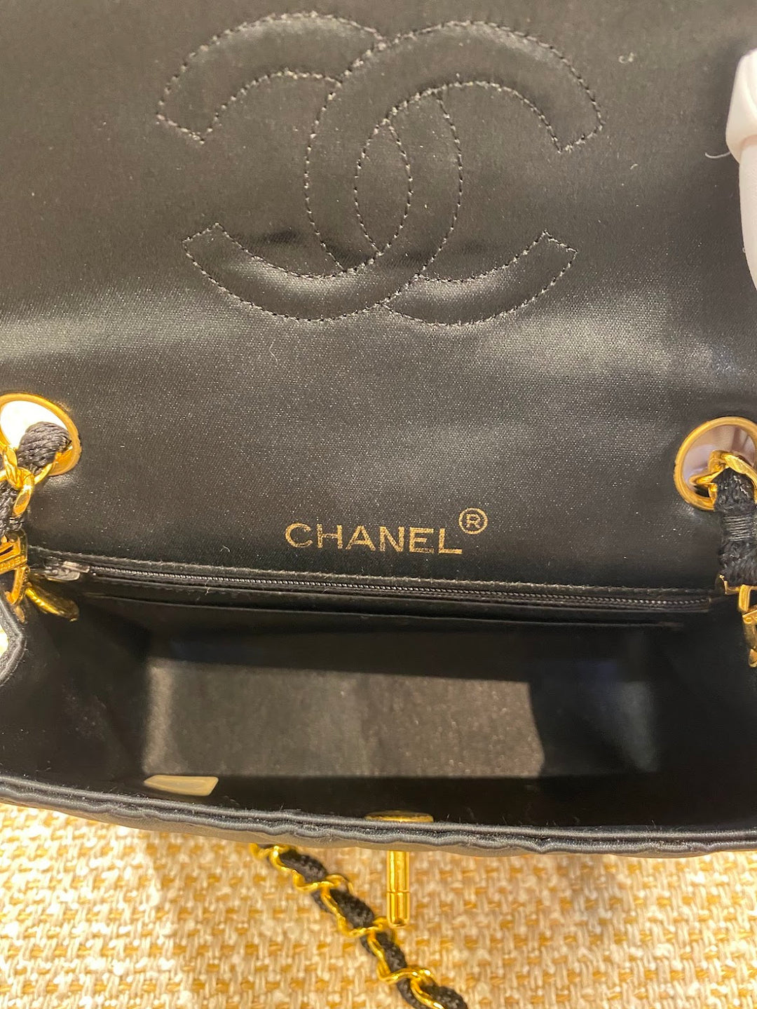 CHANEL ミニマトラッセ チェーンショルダーバッグ サテン – co&co