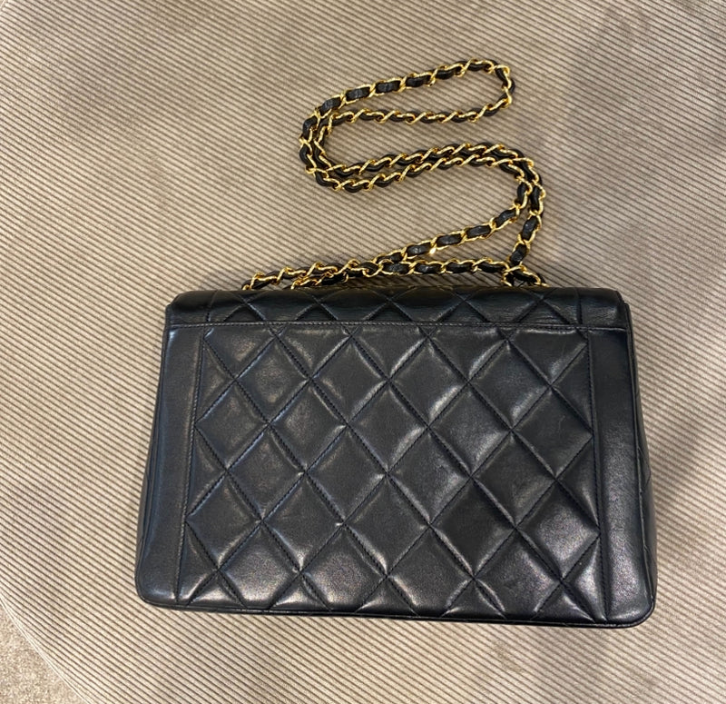 CHANEL マトラッセ25 チェーンショルダーバッグ
