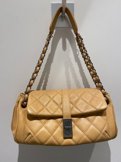 CHANEL シャネル ヘアピン 今日特価】Chanel シャネル 新デザイン ヘアピン 入荷? - メルカリ