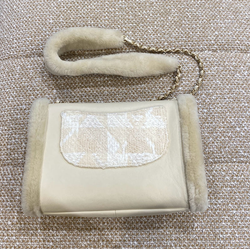 CHANEL ムートン　チェーンバックレア