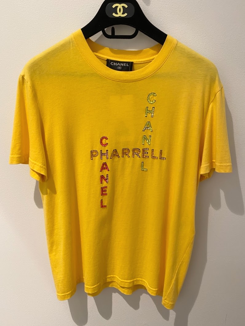 CHANEL ファレルウィリアムス スパンコールロゴ 半袖Tシャツ