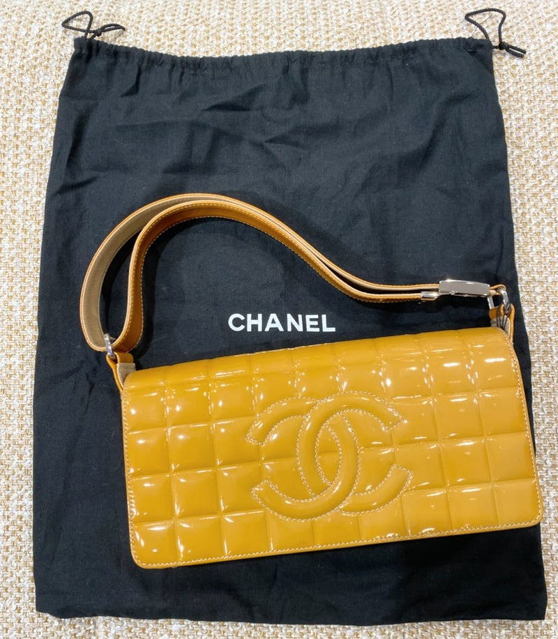 CHANEL チョコバーショルダーバック 茶系