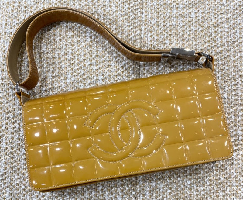 CHANEL チョコバーショルダーバック 茶系