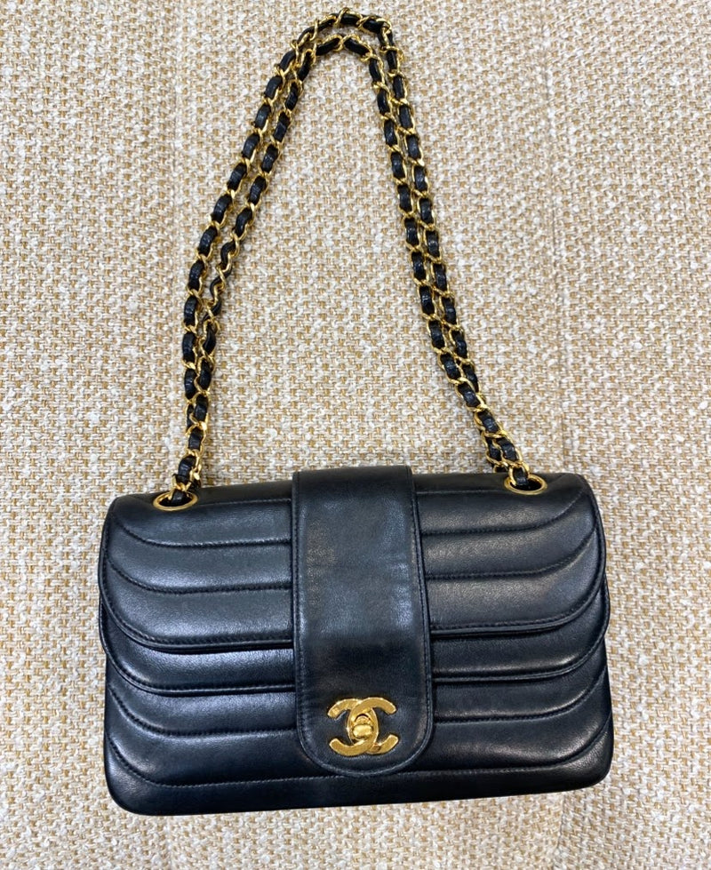 CHANEL チェーンショルダーバック