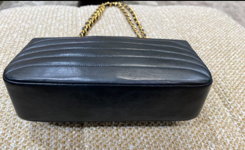 CHANEL チェーンショルダーバック