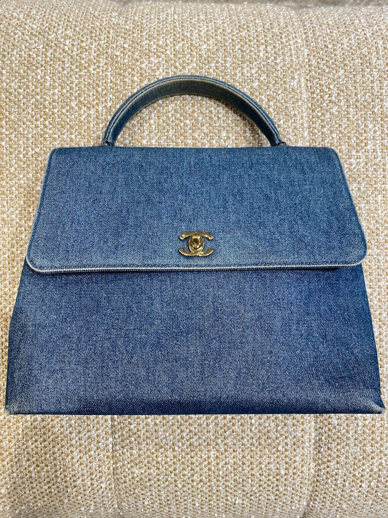 CHANEL ブルーデニムハンドルクリー30バック