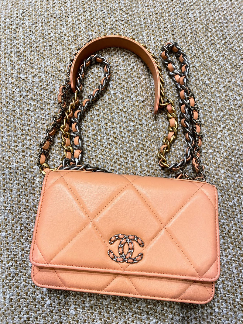 CHANEL 19WOC ボールド チェン ウオレット