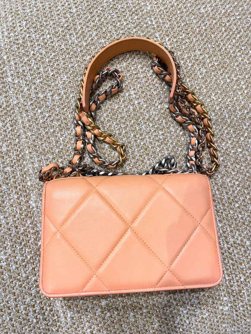CHANEL 19WOC ボールド チェン ウオレット