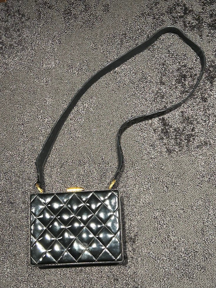 CHANEL マトラッセ　エナメルショルダーバッグ