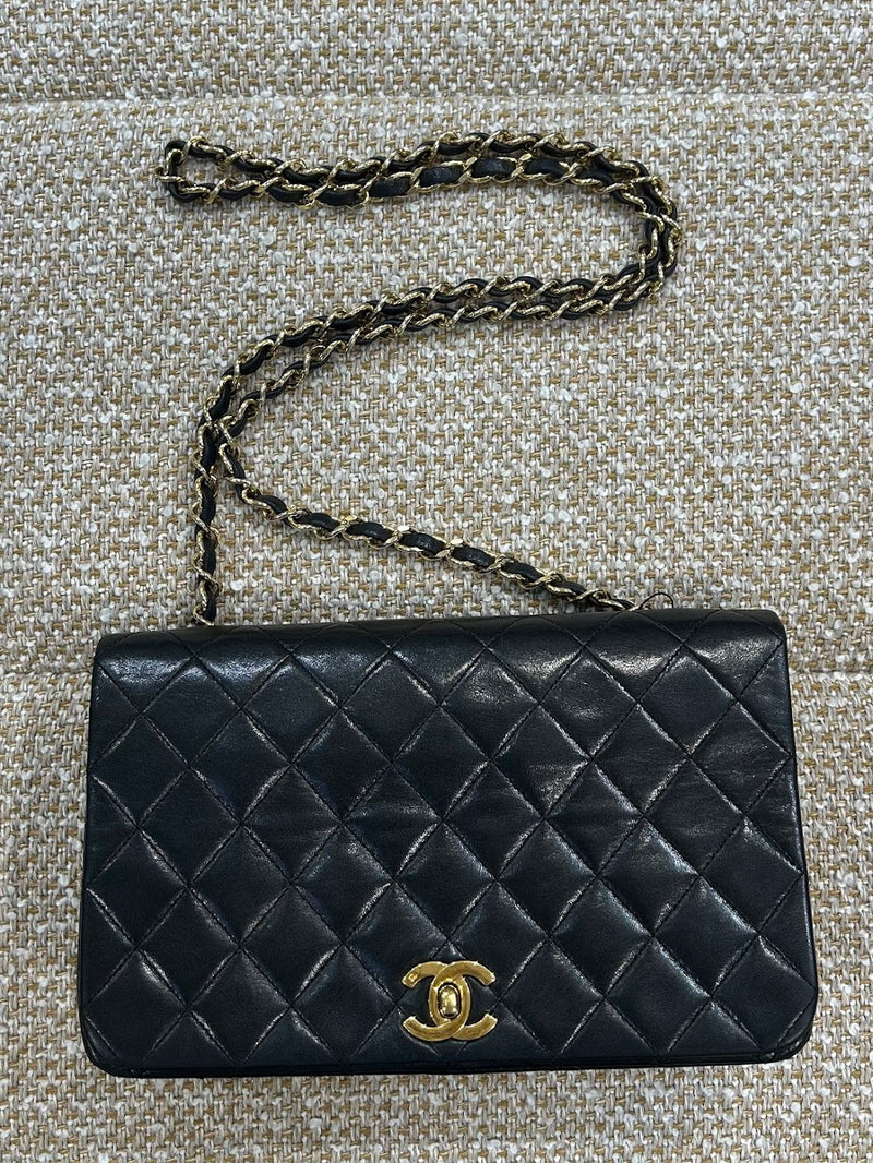 CHANEL マトラッセチェーンショルダーバッグ