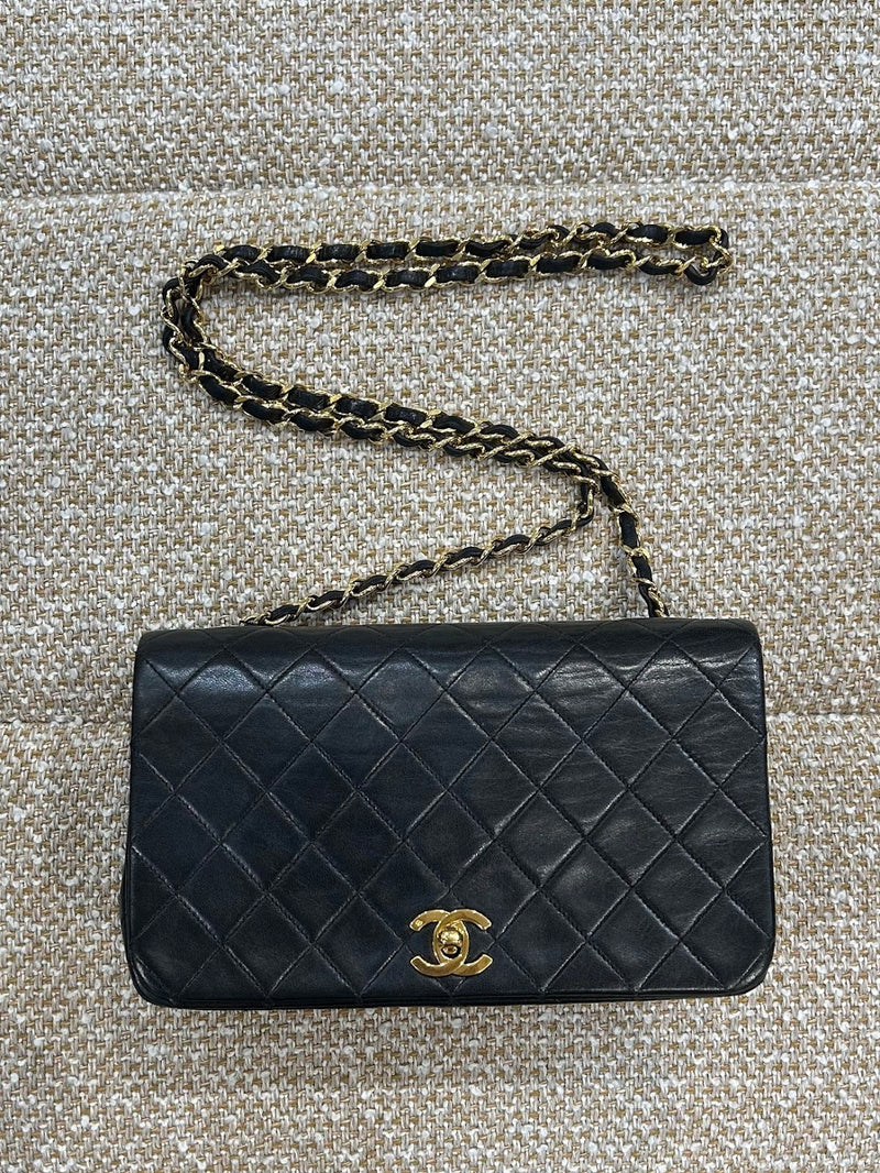 CHANEL マトラッセチェーンショルダーバッグ
