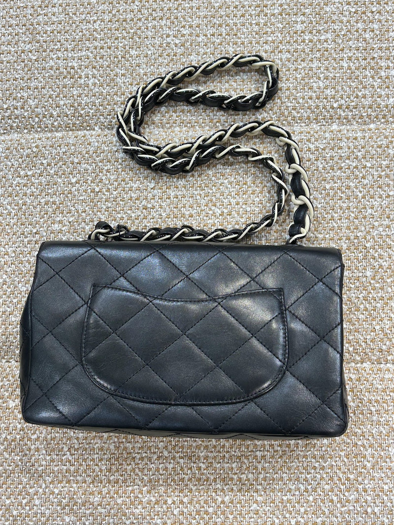 CHANEL マトラッセプラチェーンショルダーバッグ