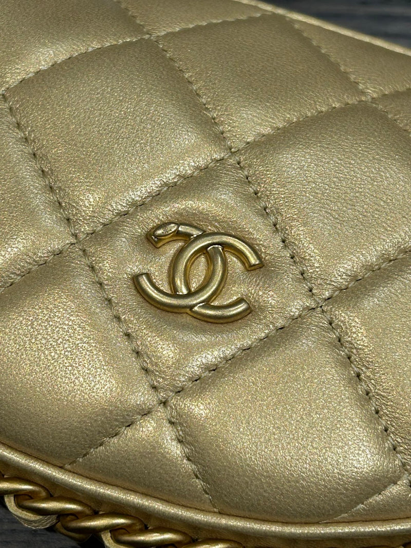 CHANEL ポーチバッグ チェーンクラッチバッグ ラムスキン ゴールド